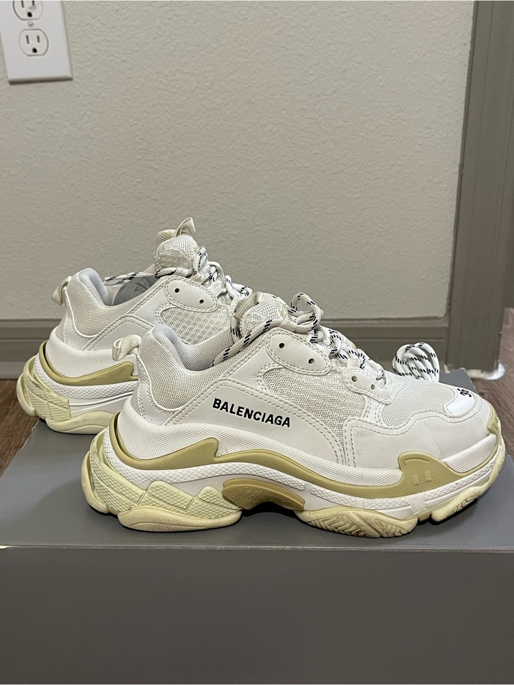 Balenciaga Off-White Chunky Logo Sole Sneakers - Picture 5 of 9
